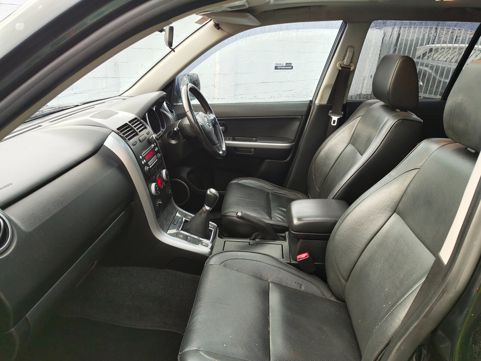 2011 Suzuki Grand Vitara - image 12