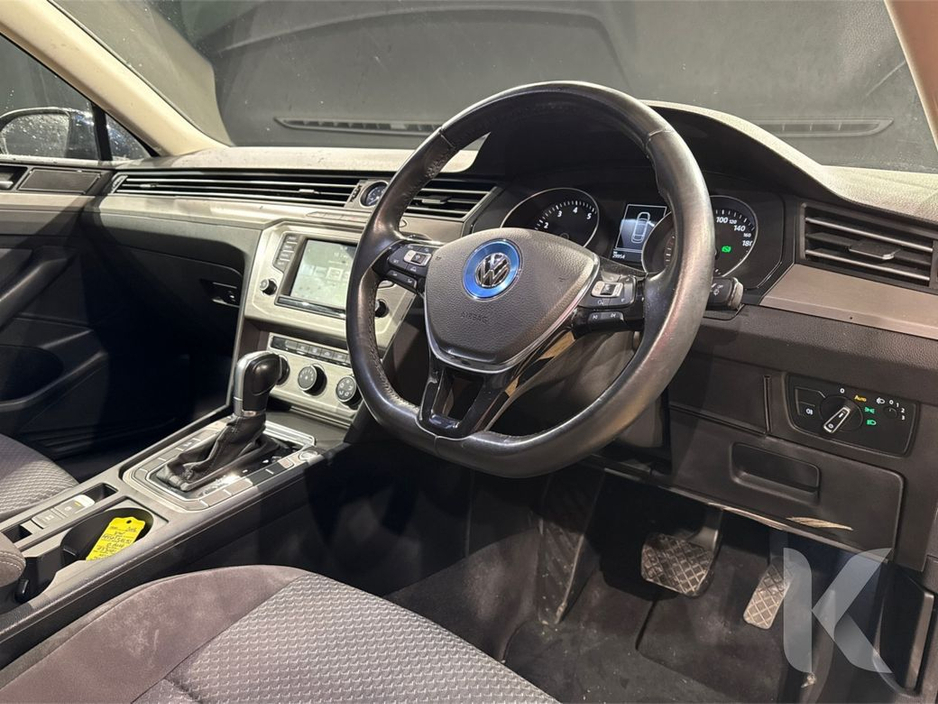 2016 Volkswagen Passat - image 21