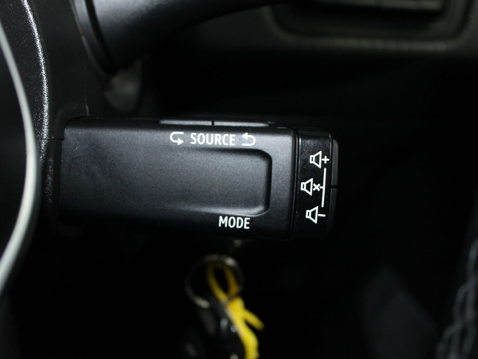 2022 Renault Clio - image 25