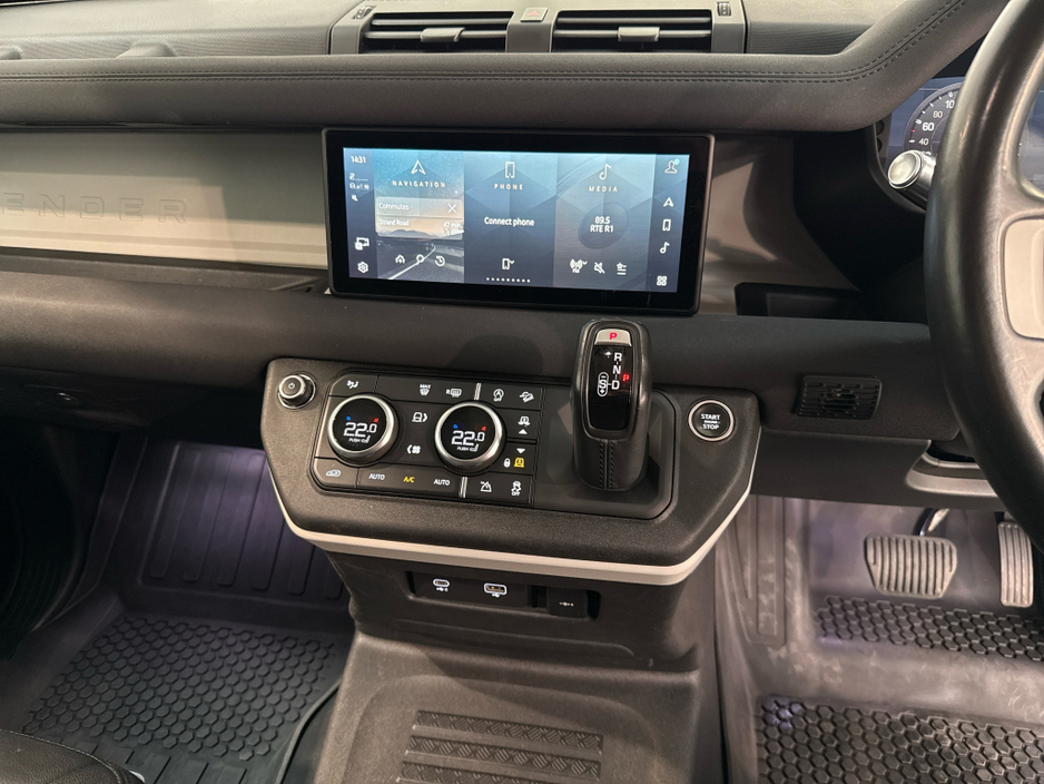 2021 Land Rover Defender - image 24