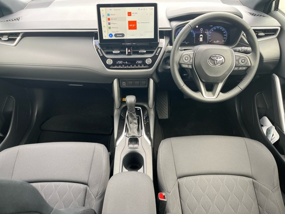 2025 Toyota Corolla Cross SPORT//3 FREE SERVICES// REAR CAMERA // APPLE CARPLAY/ANDROID AUTO // AIR CON // FULL WARRANTY €39,445