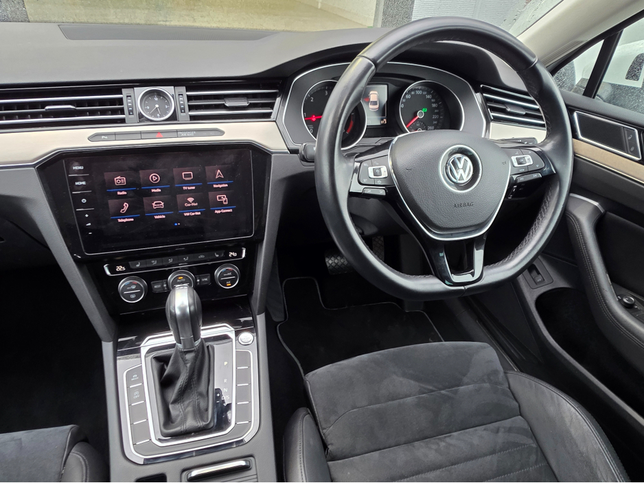 2020 Volkswagen Passat - image 13