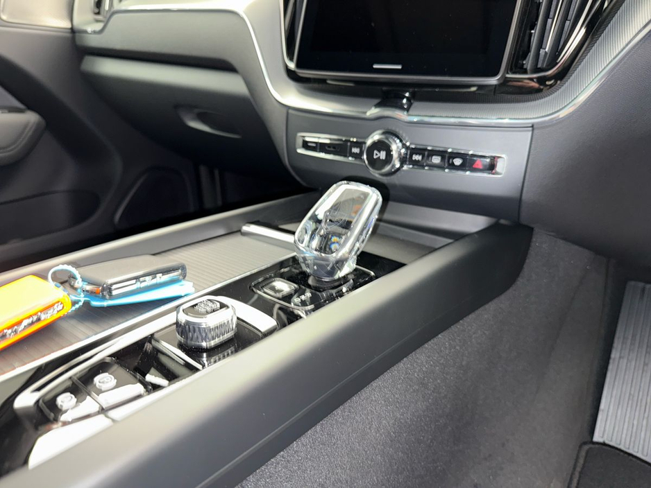 2026 Volvo XC60 - image 23