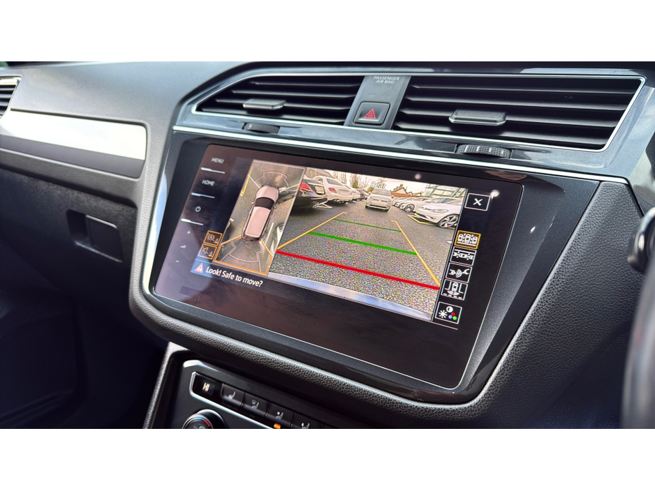 2018 Volkswagen Tiguan - image 24