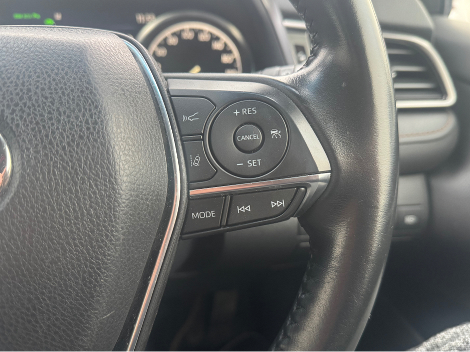 2019 Toyota Camry Hybrid – Pearl White, High Spec, JBL, Mint €20,750