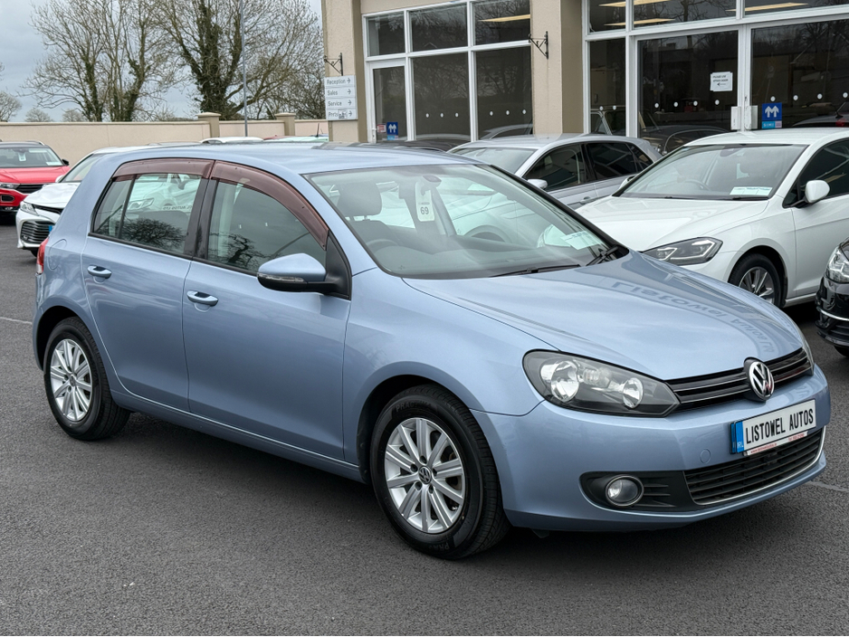 2012 Volkswagen Golf - image 4