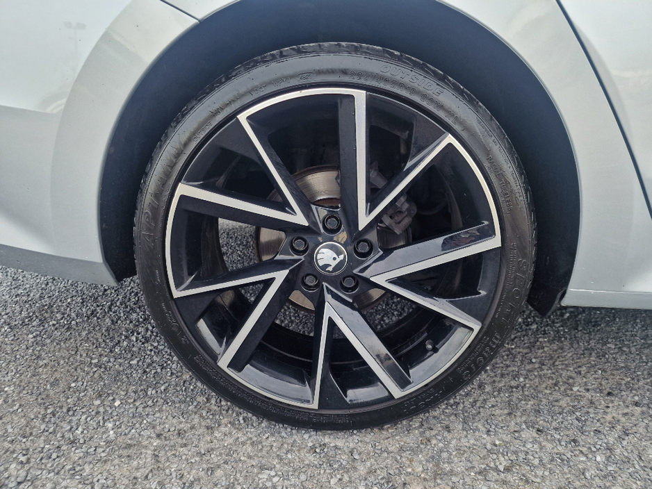 2021 Skoda Octavia - image 5