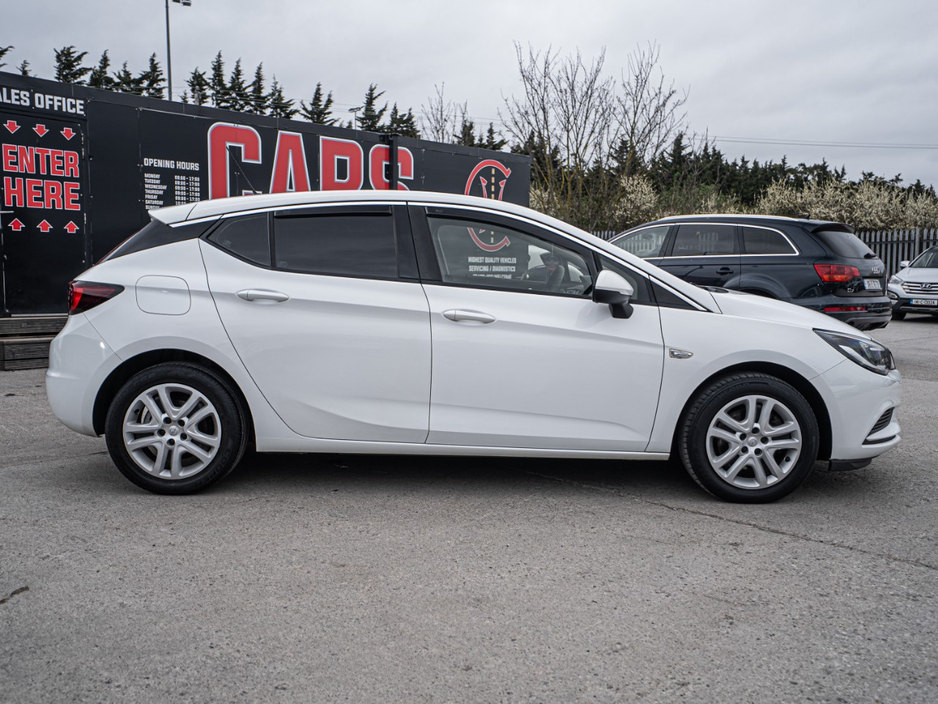 2016 Opel Astra - image 13