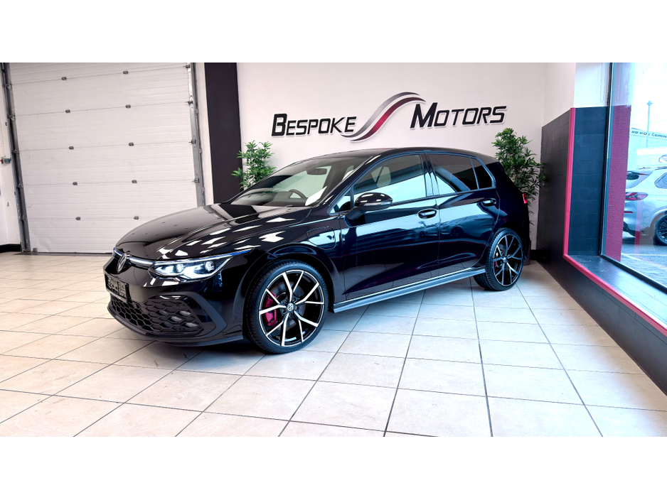 2023 Volkswagen Golf - image 3