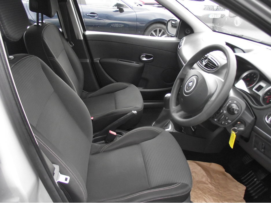 2013 Renault Clio III COLLECTION 1.2 75 5DR €4,950