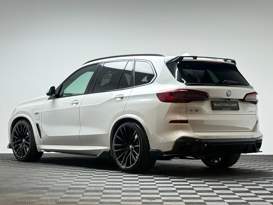 2022 BMW X5 - image 5