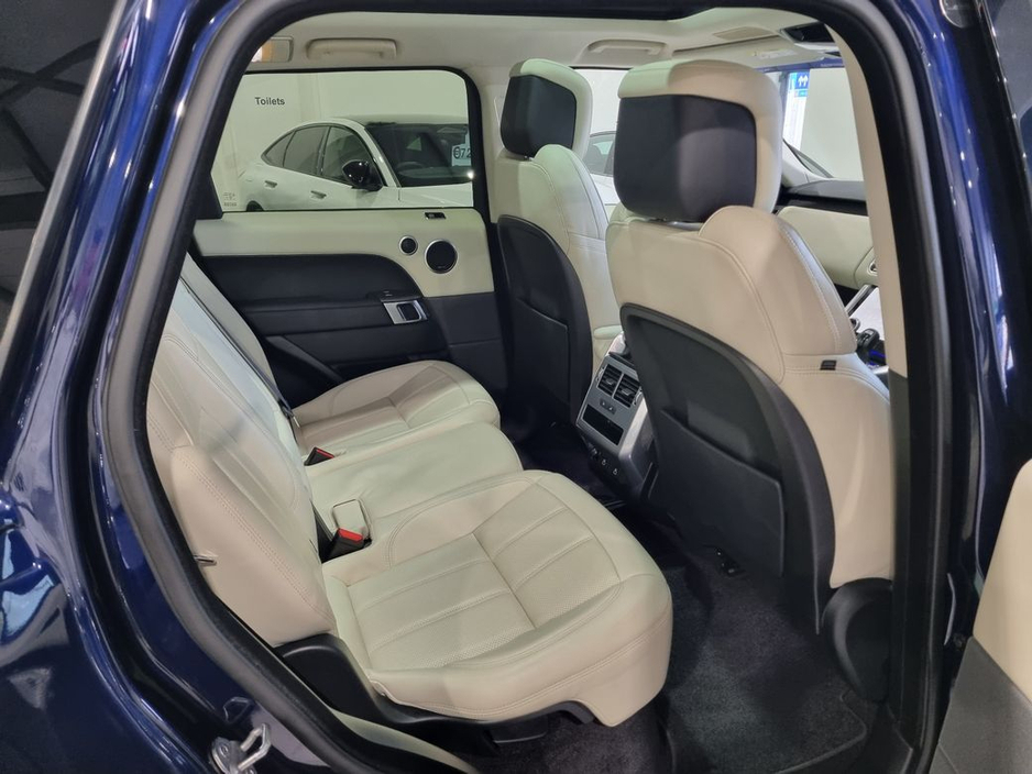 2022 Land Rover Range Rover Sport - image 10