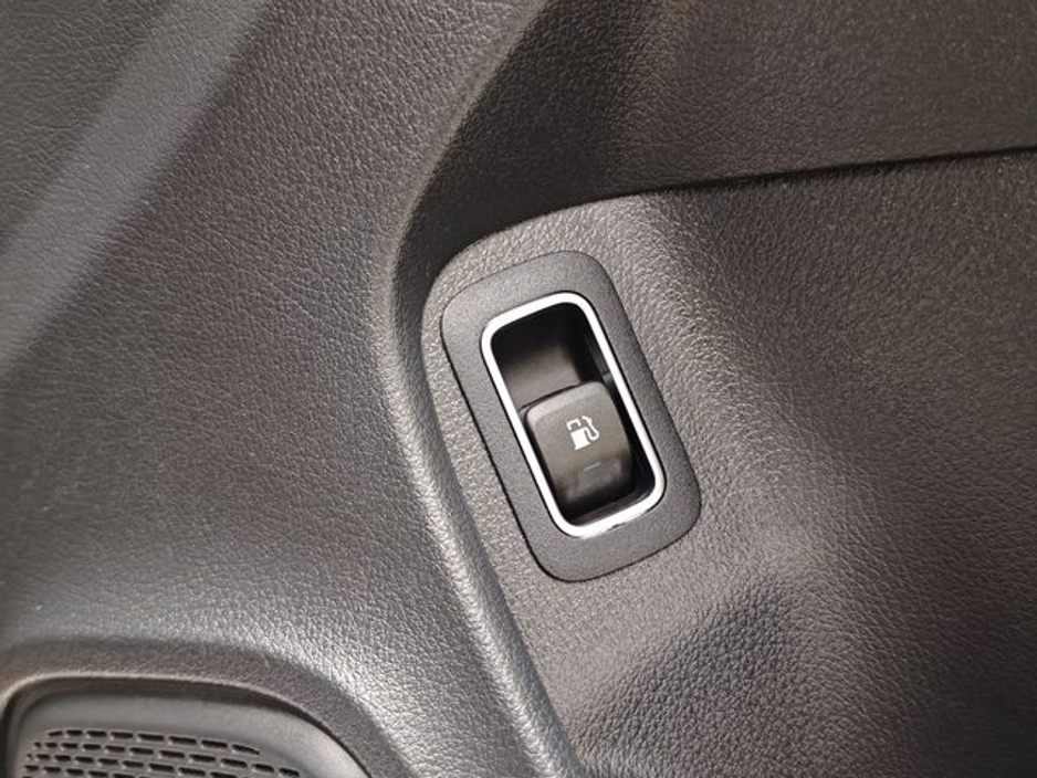 2022 Mercedes-Benz CLA Class - image 34