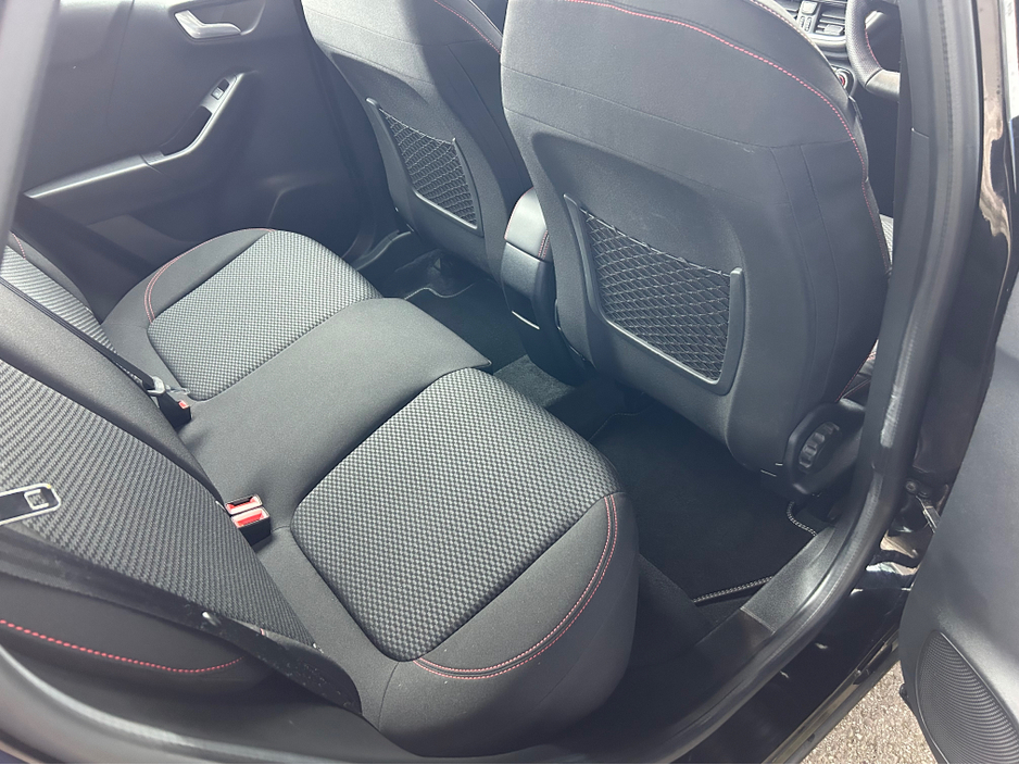 2024 Ford Puma - image 2