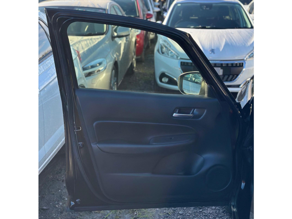 2022 Honda Fit - image 12