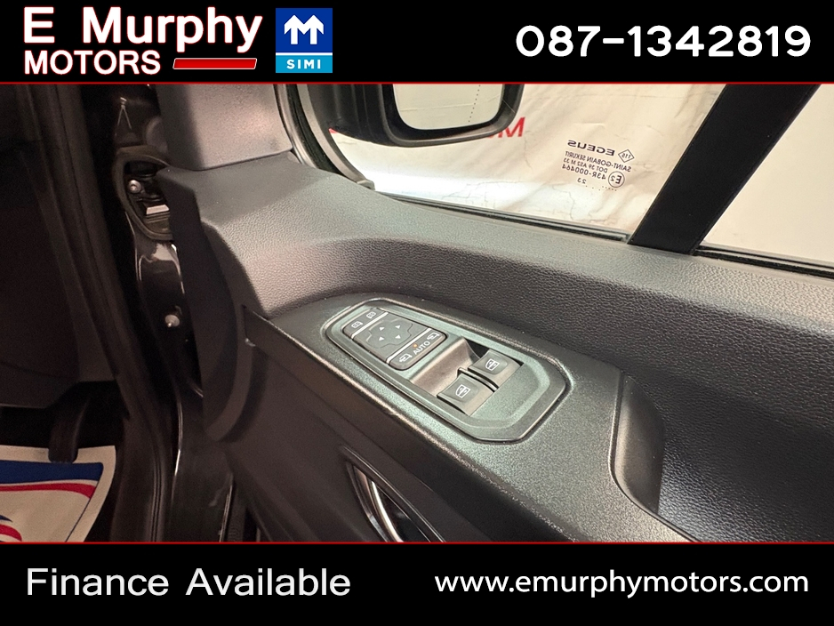 2023 Renault Trafic - image 19