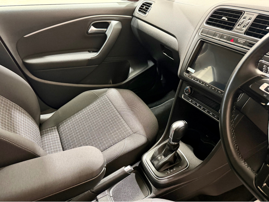 2017 Volkswagen Polo - image 7