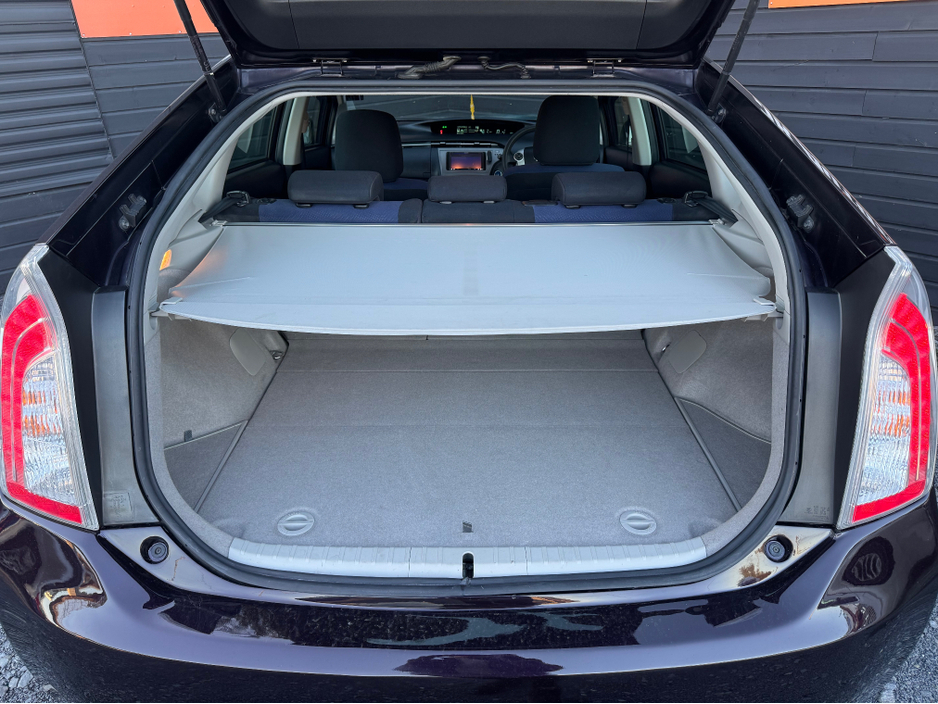 2014 Toyota Prius - image 20