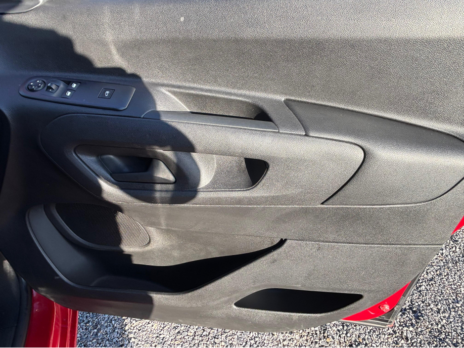 2021 Peugeot Partner - image 10