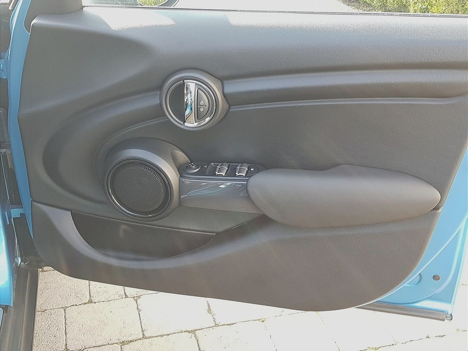 2017 MINI Hatch D €12,995