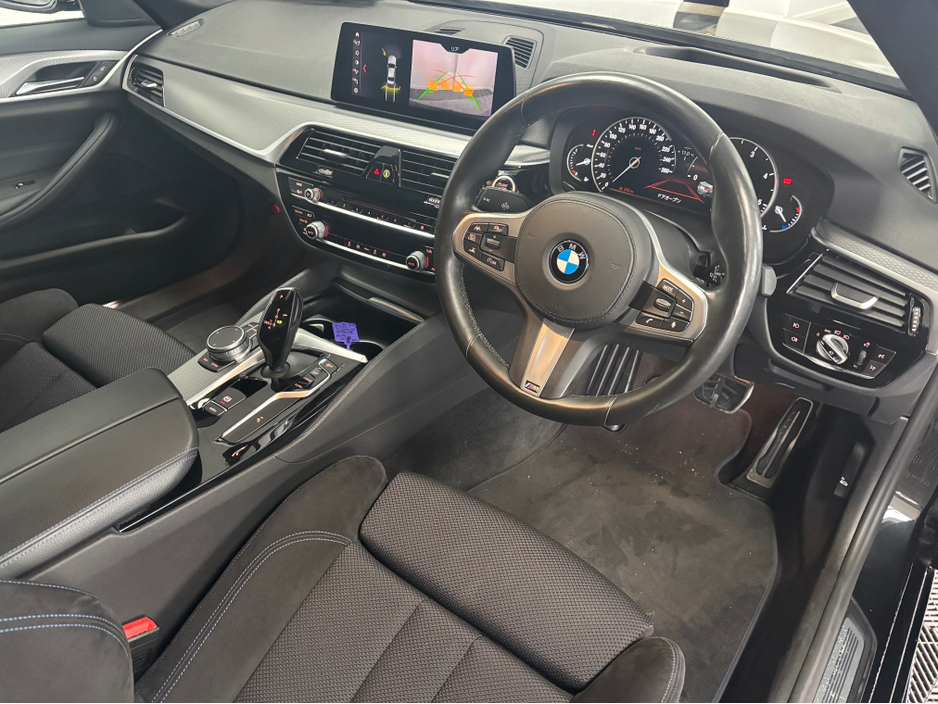 2020 BMW 5 Series - image 10