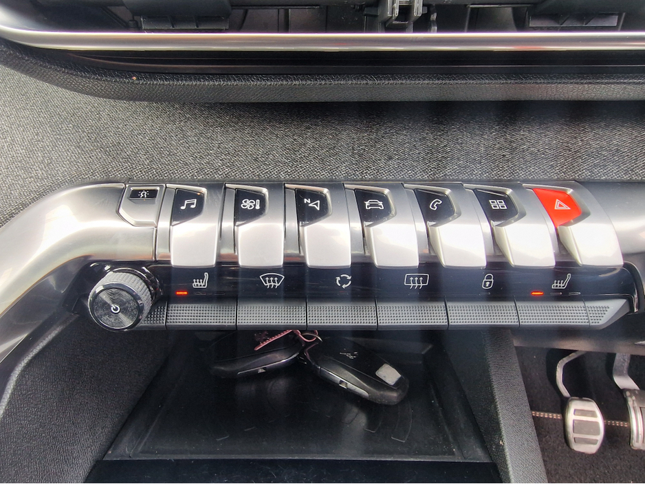 2019 Peugeot 5008 - image 26