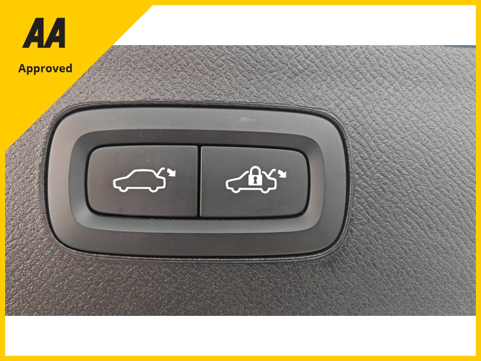 2023 Volvo XC90 - image 13