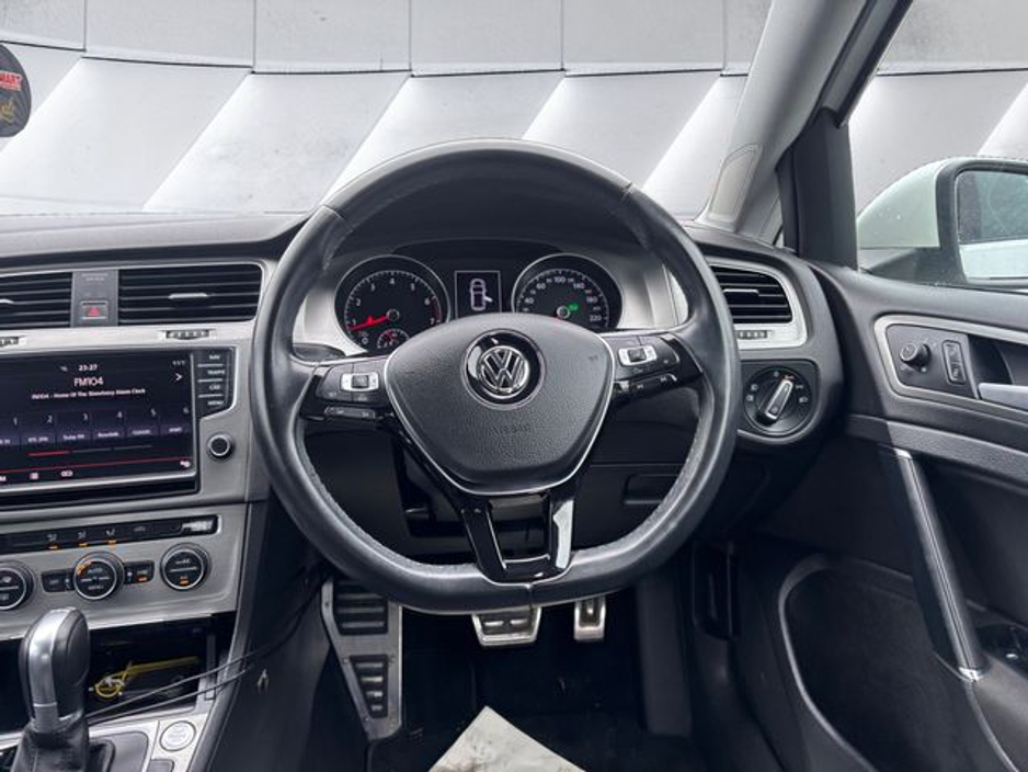 2015 Volkswagen Golf - image 12