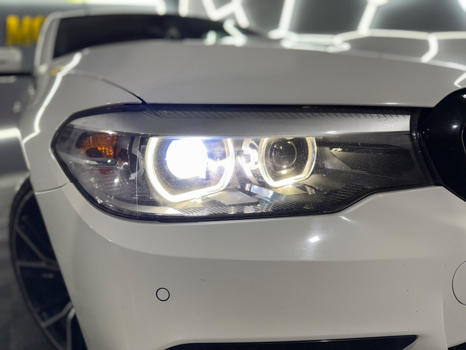 2017 BMW 5 Series - image 3