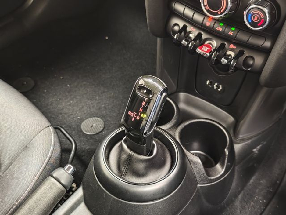 2018 MINI Cooper - image 12