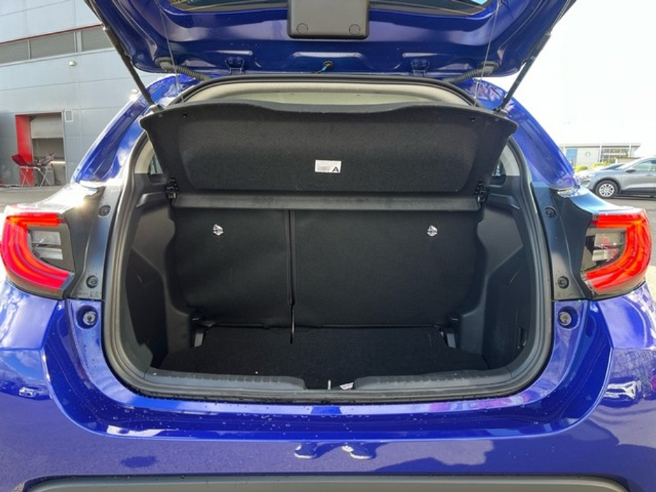 2024 Toyota Yaris - image 10
