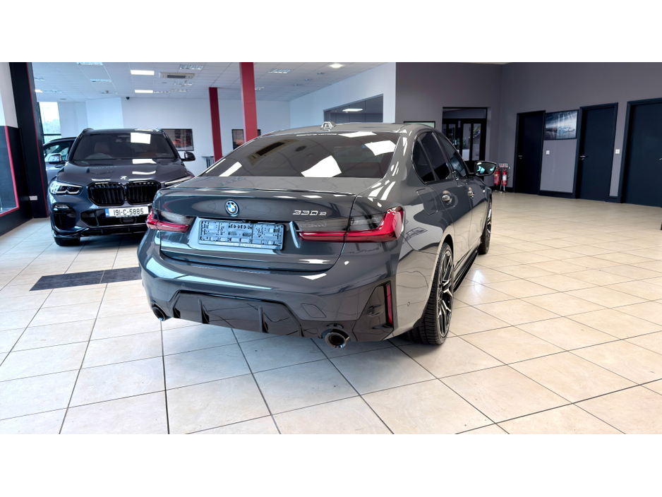 2024 BMW 3 Series - image 17