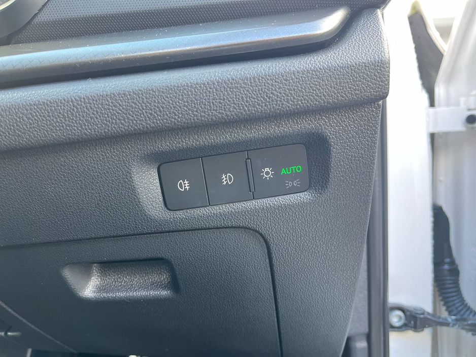 2022 Skoda Octavia - image 16