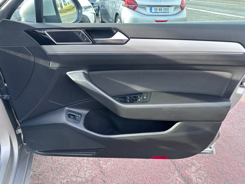 2017 Volkswagen Passat - image 15