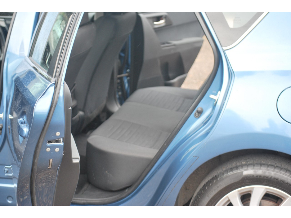 2016 Toyota Auris - image 8