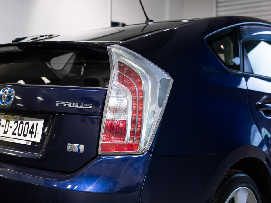 2015 Toyota Prius - image 9