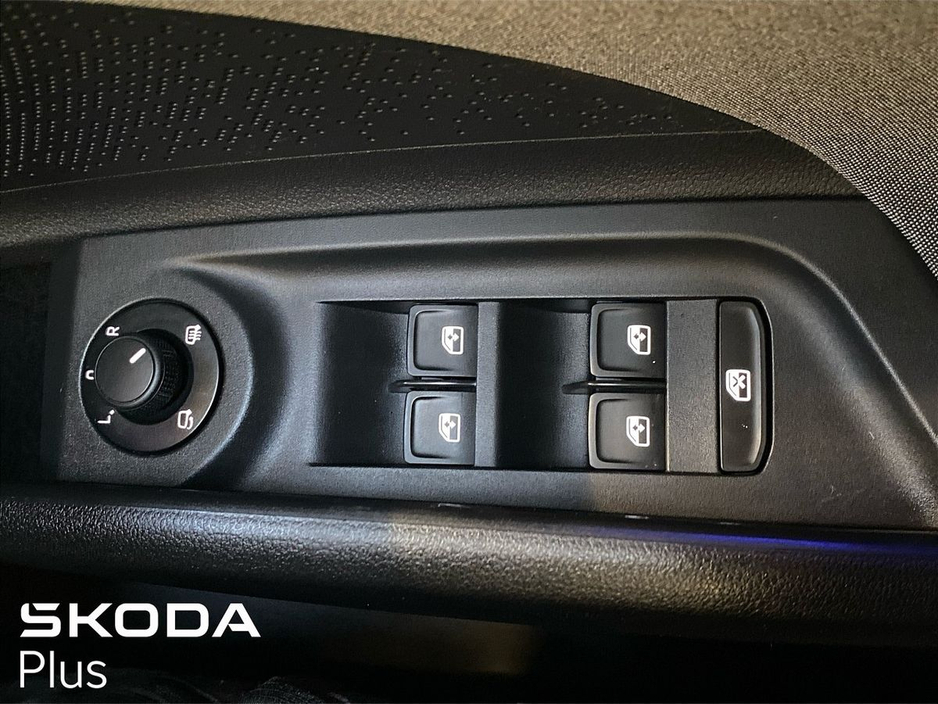 2023 Skoda Enyaq - image 23