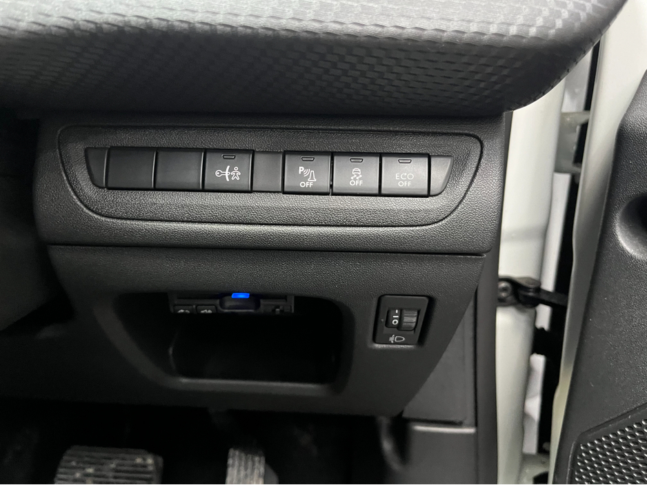 2017 Peugeot 2008 - image 10