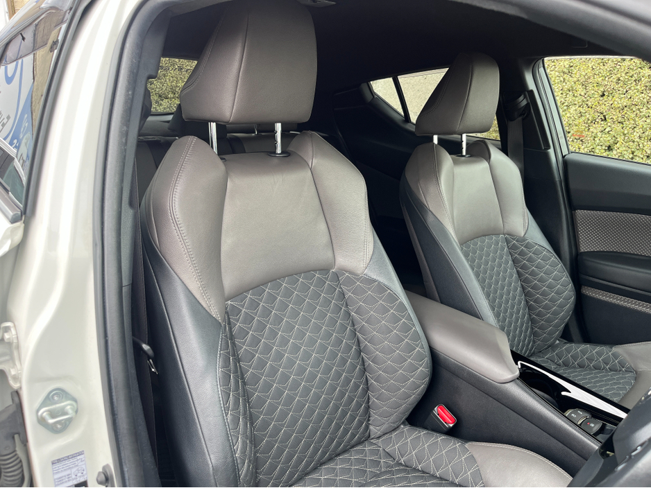 2020 Toyota C-HR - image 11