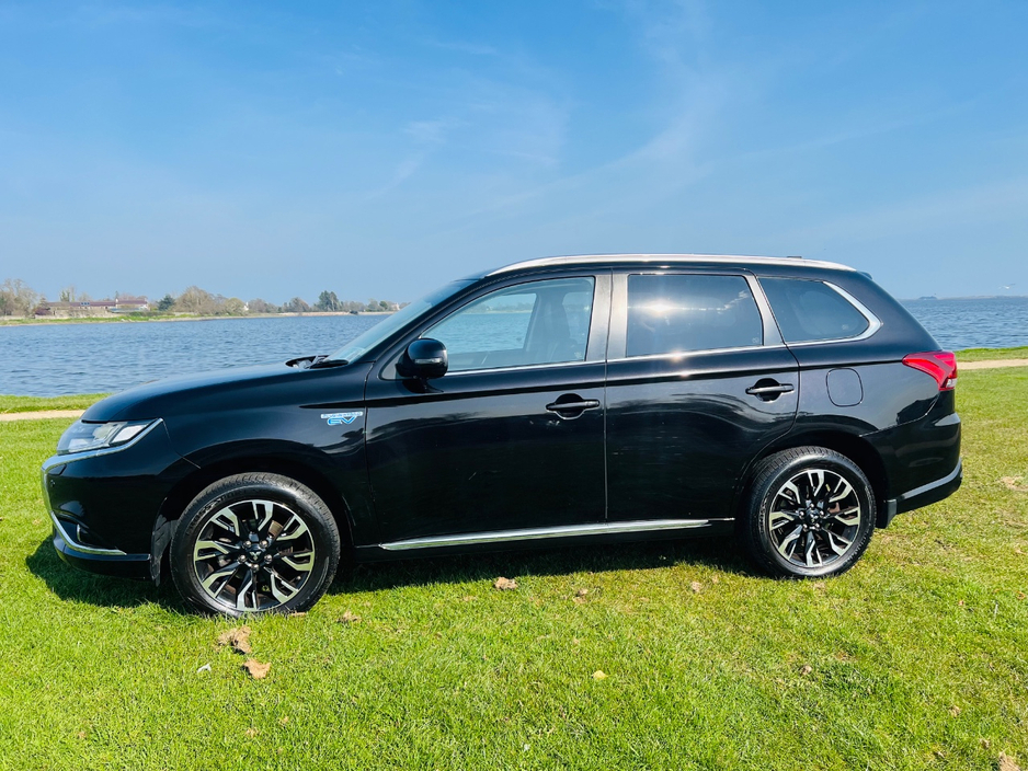 2017 Mitsubishi Outlander - image 13