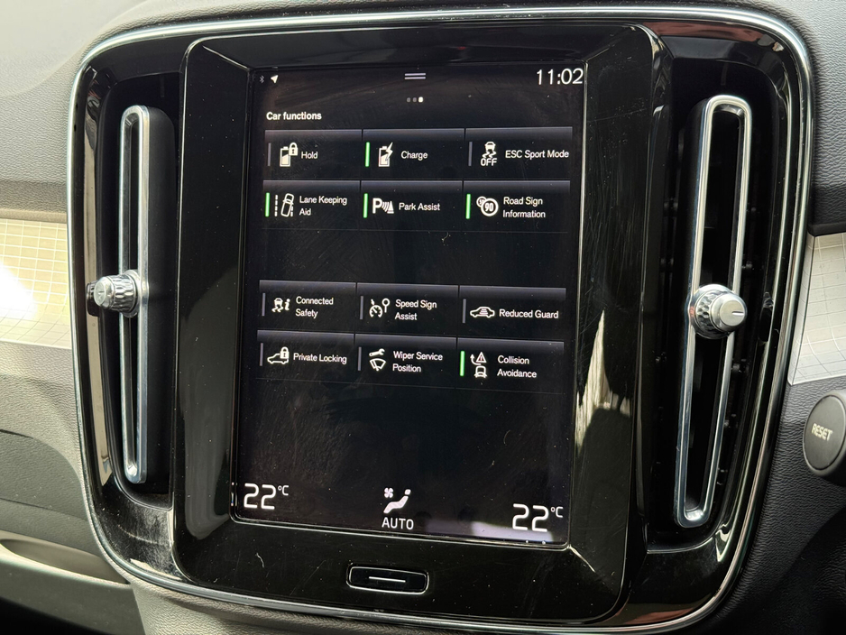 2023 Volvo XC40 - image 20