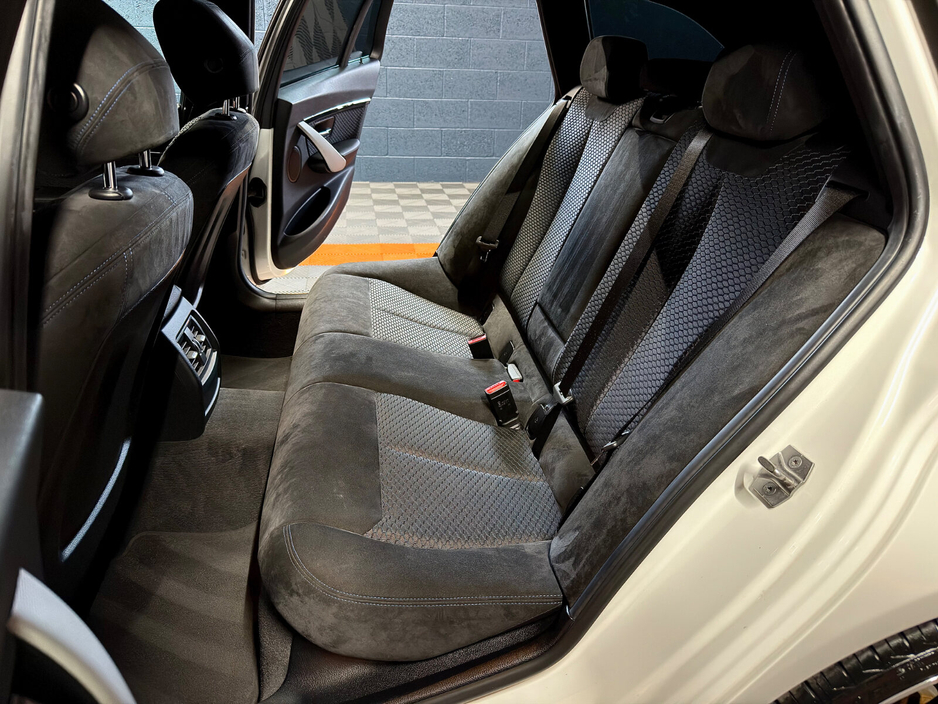 2016 BMW 3 Series - image 46