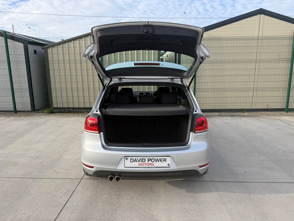 2010 Volkswagen Golf - image 6
