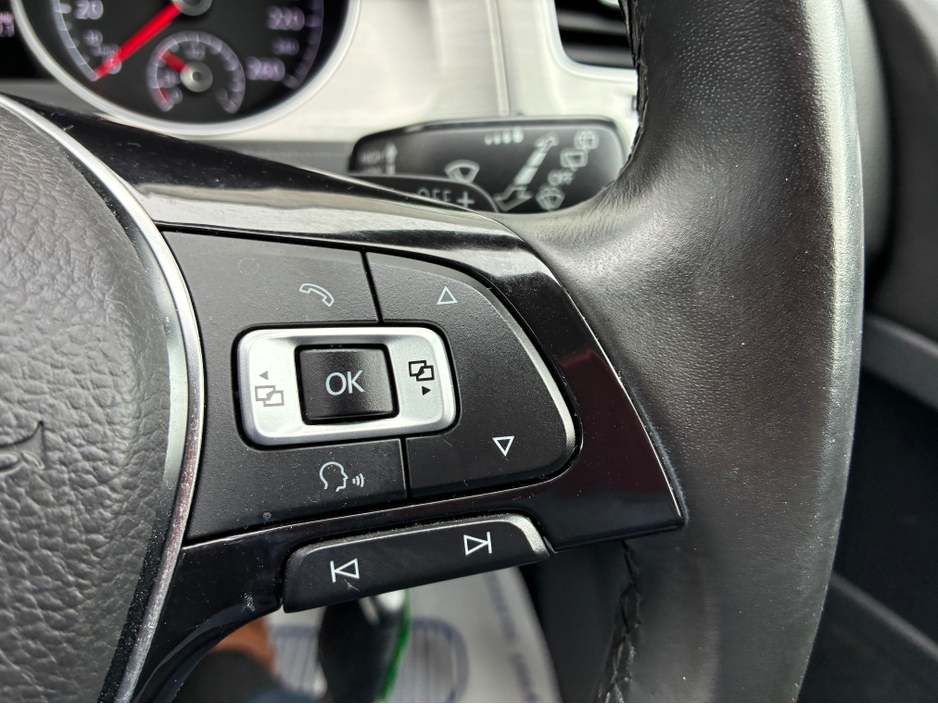 2014 Volkswagen Golf - image 13