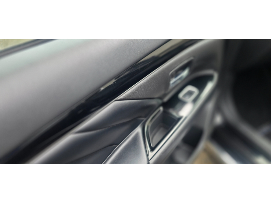 2020 Mitsubishi Outlander - image 14