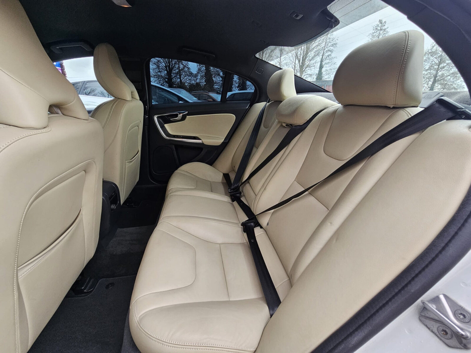 2017 Volvo S60 - image 17