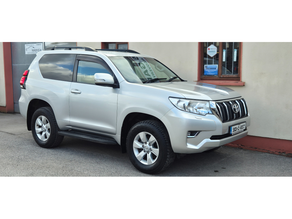 2020 Toyota Landcruiser - image 5