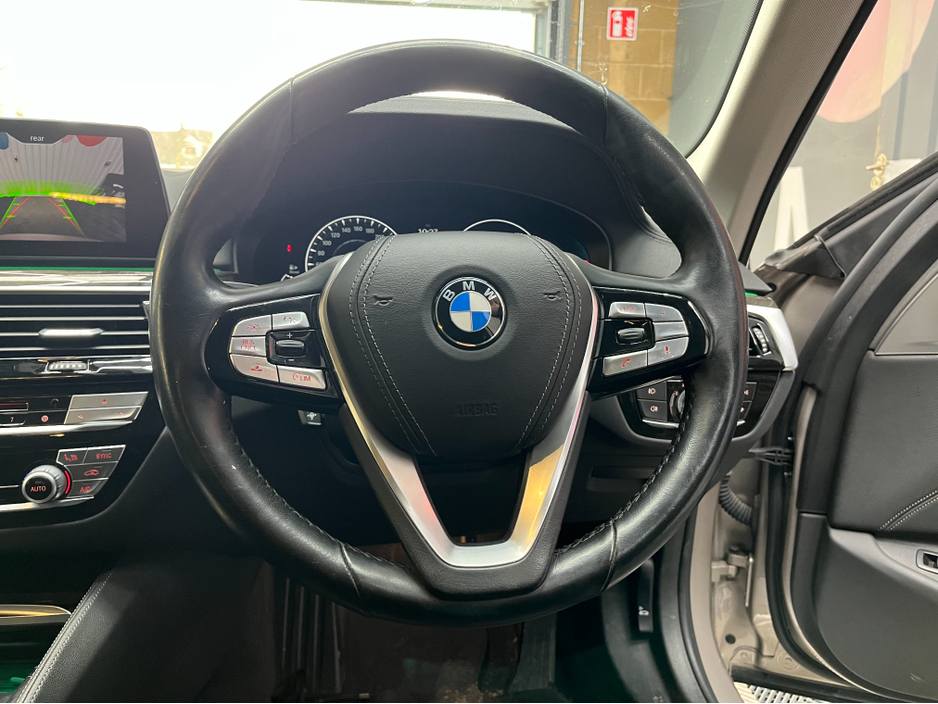 2019 BMW 5 Series - image 10