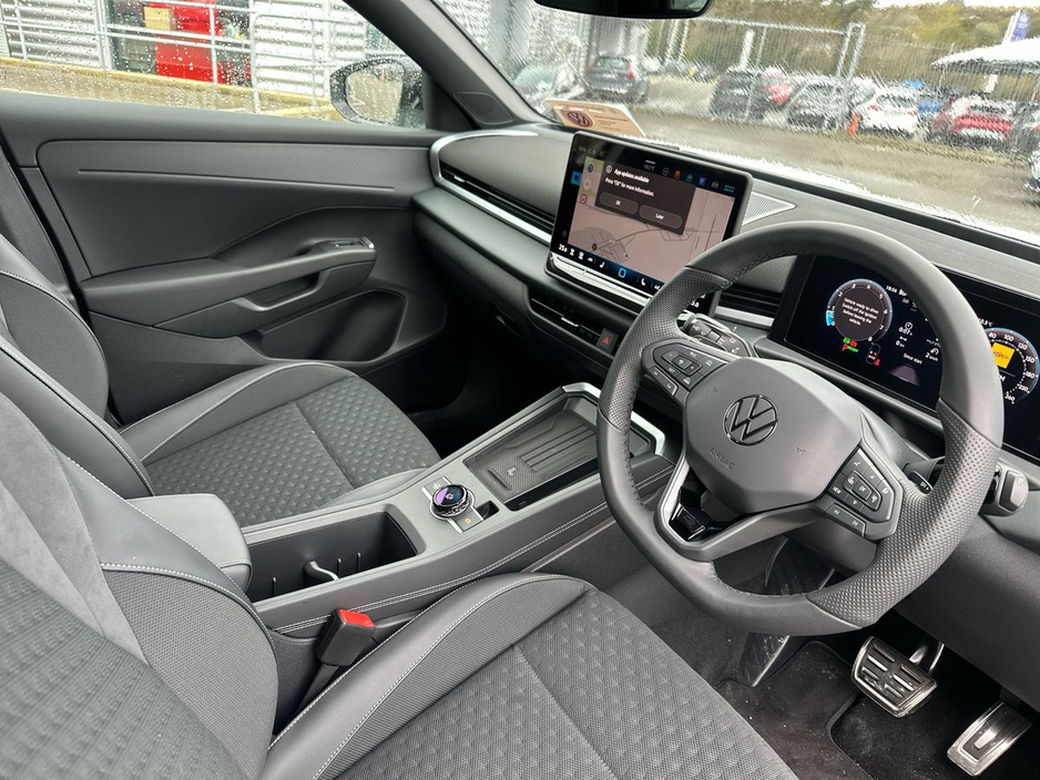 2026 Volkswagen T-Roc - image 6