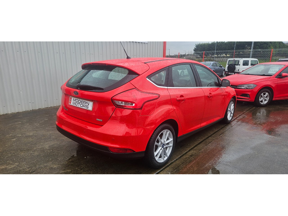 2015 Ford Focus - image 12